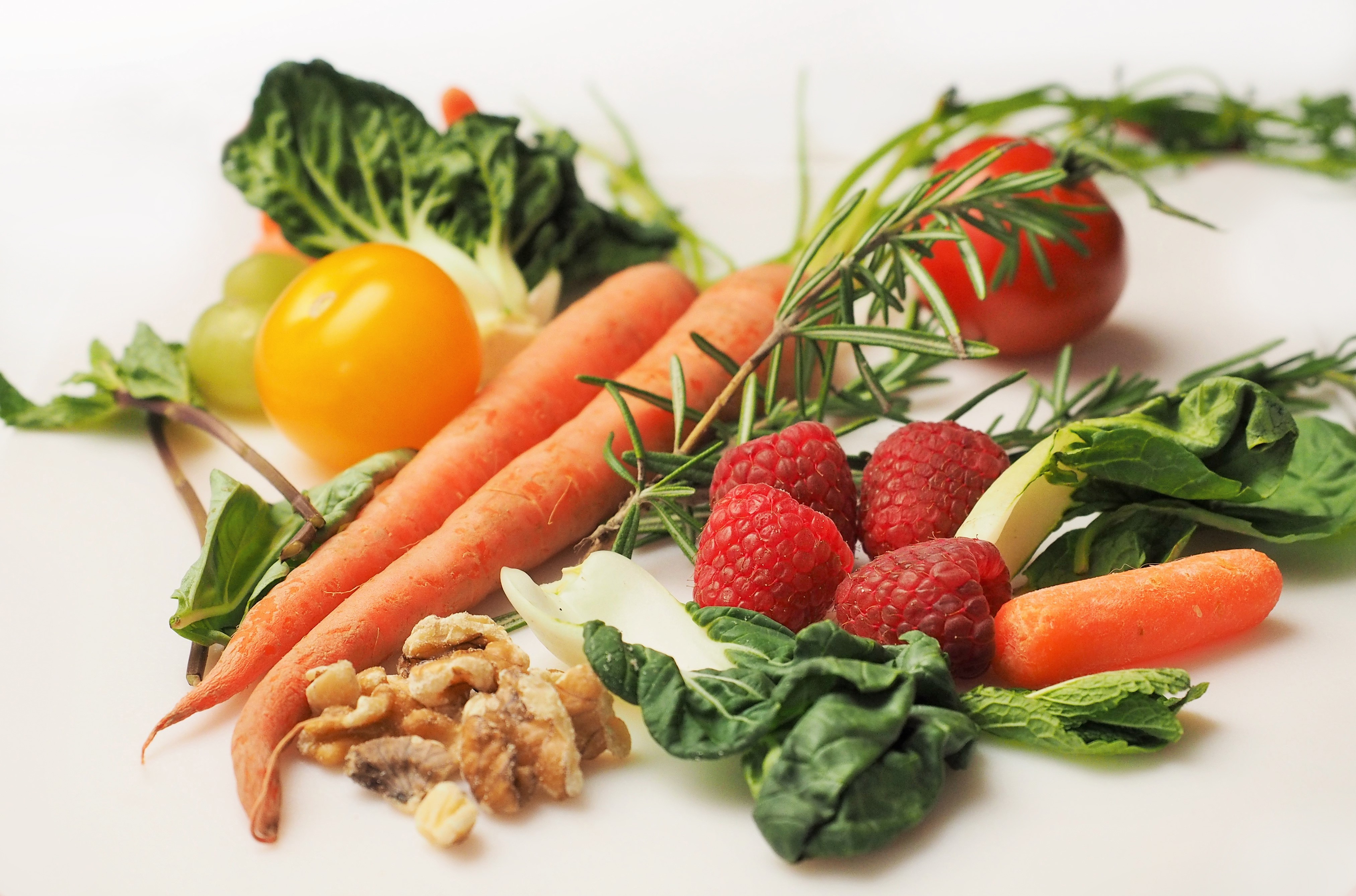 carrot-kale-walnuts-tomatoes carrot-kale-walnuts-tomatoes